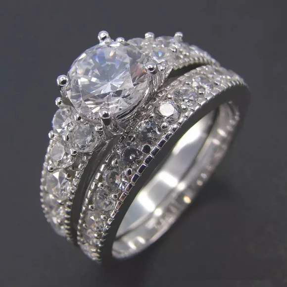 Elegant Wedding Ring Set - Picture 3 of 5